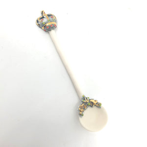 Porcelain ceramic spoon with crown