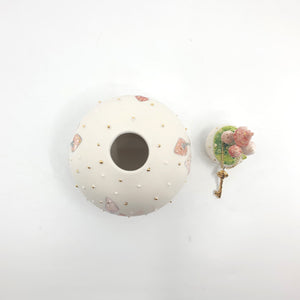 Mushroom orb/vase with ceramic gold key (Pink)